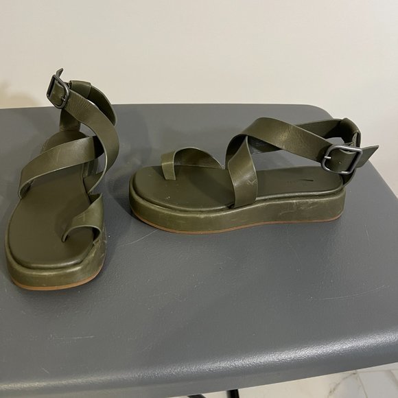 NWOT CASLON Audrina Toe Loop Sandal in Green Moss (7) - Picture 5 of 13